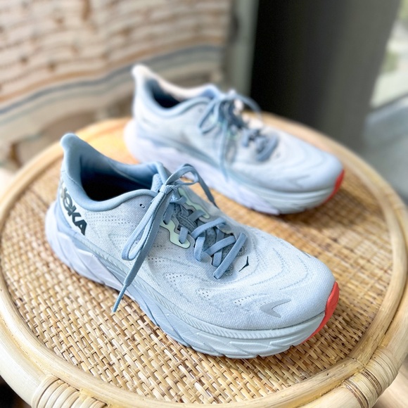 Hoka One One Shoes - Hoka Arahi 6 Plein Air Blue Fog Road-Running Sneakers Women’s Size 7.5